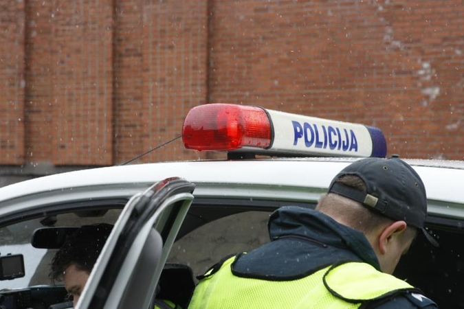 Vilniuje girtas vairuotojas sužeidė nėščią moterį, puolė pareigūnus