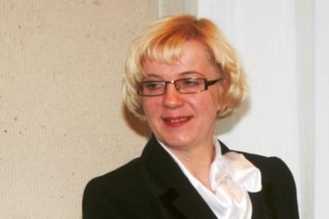 Už skolas areštuota pusė Panevėžio vicemerės buto, pusė algos atitenka antstoliams 