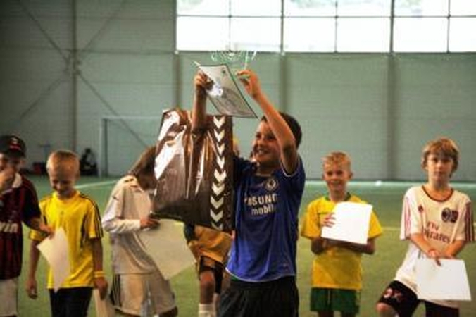 Jaunasis futbolo kamuolio virtuozas – L.Laurinavičius