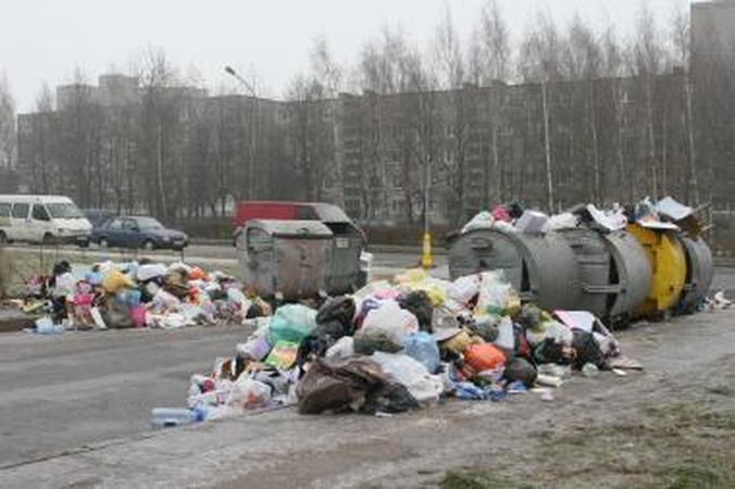 Klaipėdoje daugiabučių kiemai bus valomi rečiau