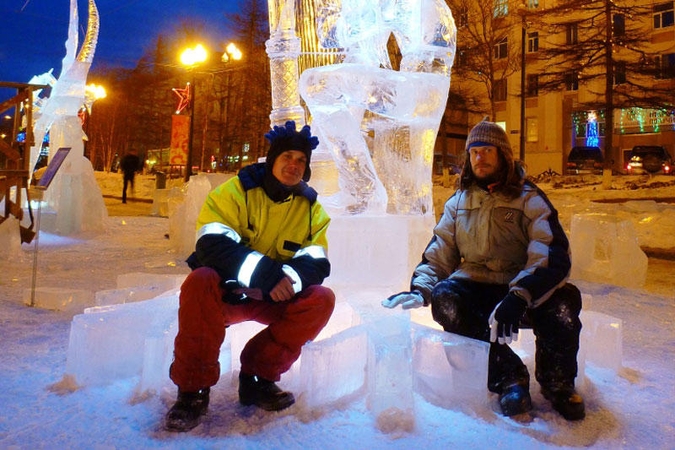 Lietuvio dailininko ledo skulptūra sublizgėjo Magadane