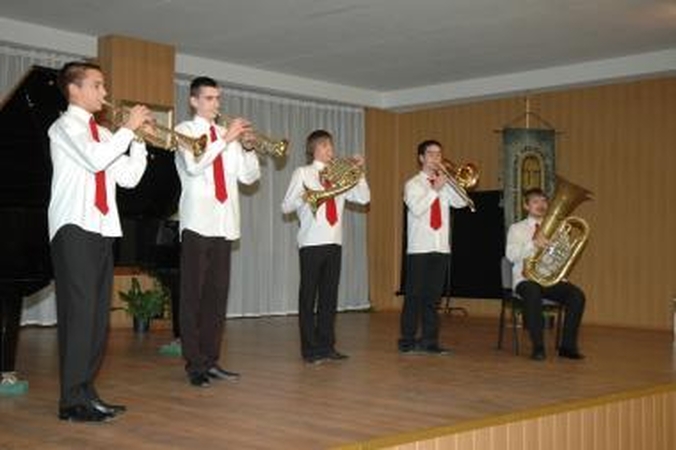 Savivaldybė neformaliojo švietimo įstaigų nenaikins