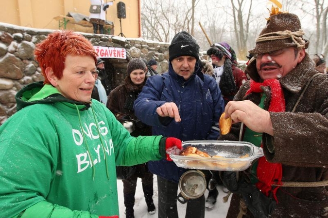 Onos blynai – su drakono  kiaušiniais   