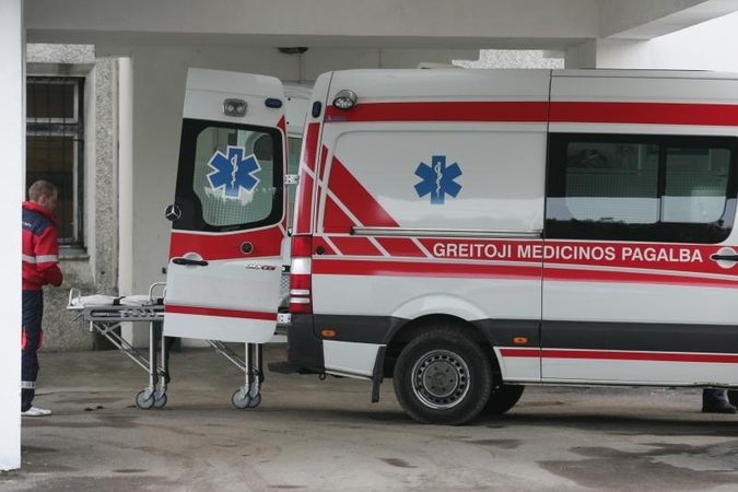 Klaipėdoje automobilis sužalojo gatve įėjusią moterį
