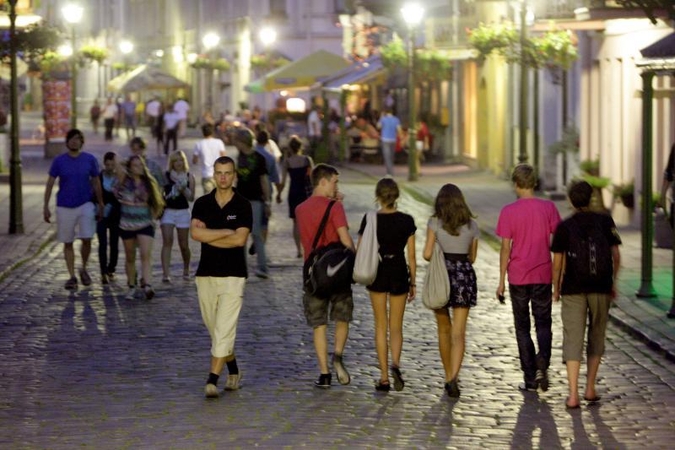 Naktinis Kaunas – lyg bičių         avilys