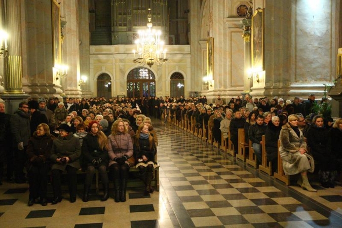 Per Šv. Kalėdas reikia pabūti ir  tyloje