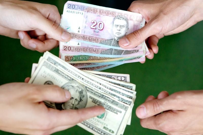 Iš senolės Panevėžyje sukčiai išviliojo 3800 litų
