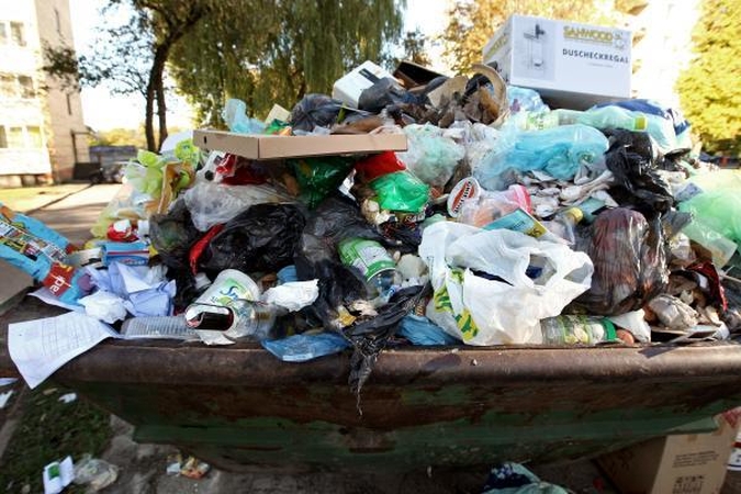 Sostinės gyventojams šiukšlių vežimas gali kainuoti brangiau