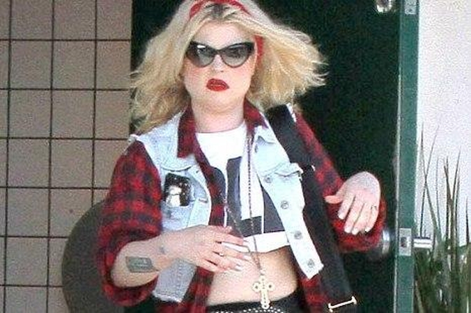 Kelly Osbourne demonstravo netobulą pilvą