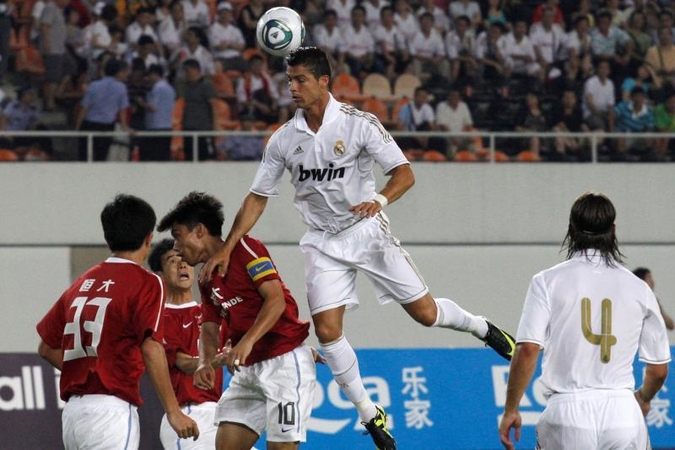 Madrido "Real" futbolininkai sutriuškino kinus