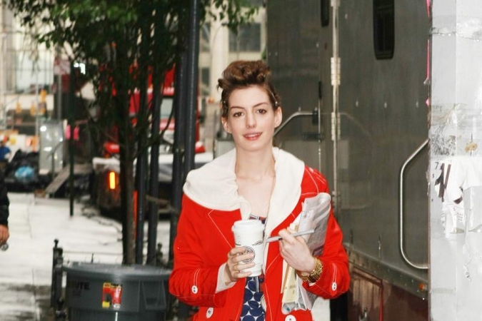 Holiduvo žvaigždutė Anne Hathaway ištekėjo