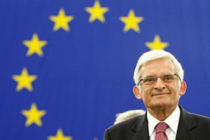 J.Buzekas "surėmė ietis" su ES lyderiais dėl "neeuropinio" biudžeto