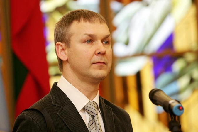 Aiškinsis, ar partijos finansavo parlamentarų kelionę į D.Britaniją