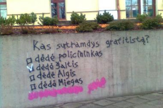 Sienų tepliotojų atkirtis – A.Ramanauskui ir „dėdei policininkui“  