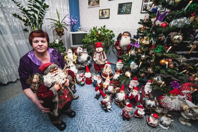 Kaunietės namuose gyvena 100 Kalėdų senelių
