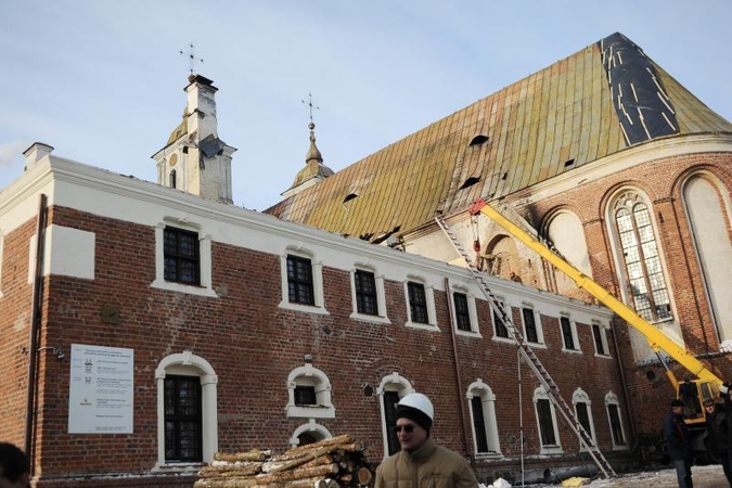 Tytuvėnų vienuolynas – dar  be  stogo   