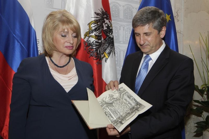 Rusija grąžina Austrijai neįkainojamą knygų kolekciją