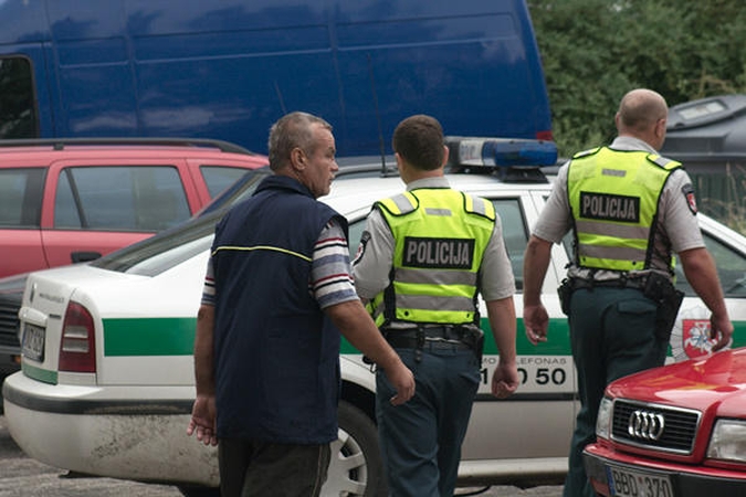 Klaipėdos r. gyventojas smogė policininkui į veidą