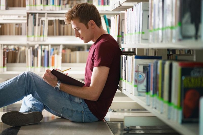 Tyrimas: daugiausiai studentai sukčiauja per egzaminus