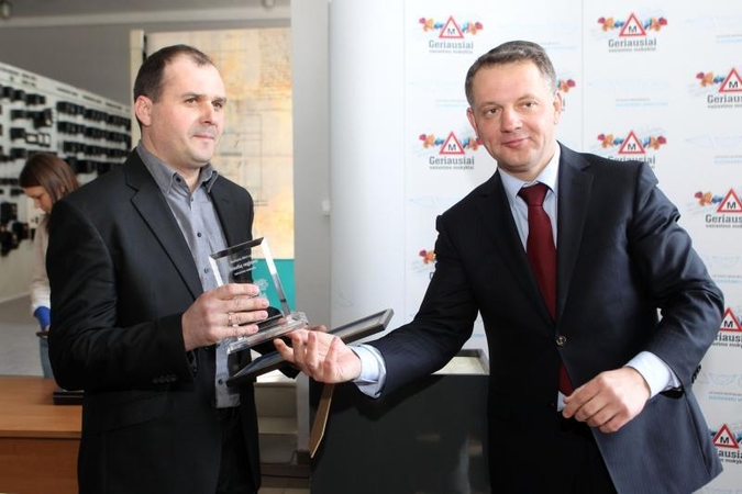 Sostinėje apdovanoti geriausių vairavimo mokyklų vadovai