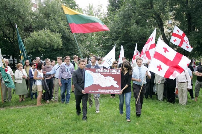 Konservatoriai prie Rusijos ambasados reiškė paramą Gruzijai