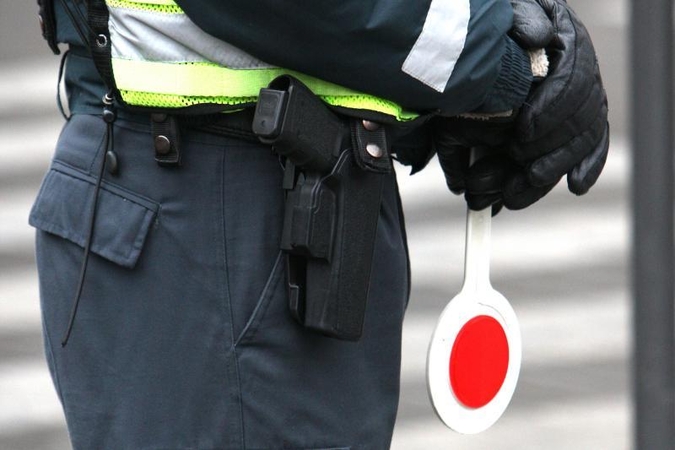 Greitį viršijęs vairuotojas policijai siūlė 200 eurų kyšį