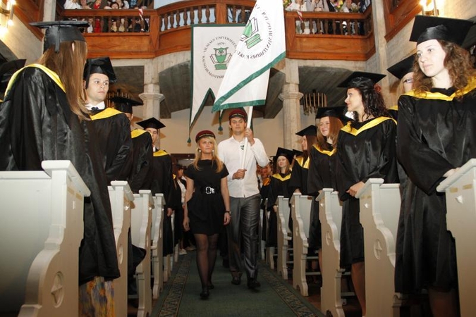 Studijos               Kaune, o diplomas – VU