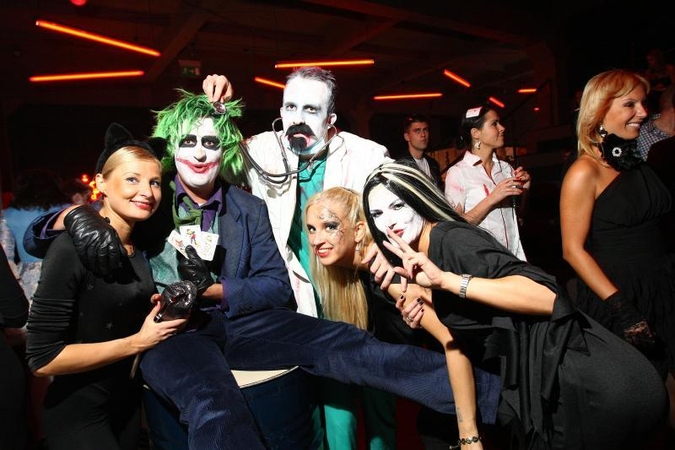 Helovino naktį Kaune vampyrai šokdino raganas 