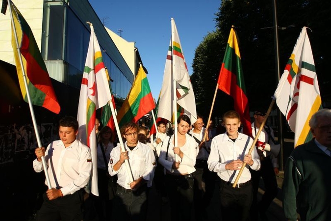 Laisvės alėjoje – eitynės Baltijos keliui atminti