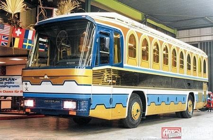 Rūmus primenantis „Neoplan“ – arabų šeichui 