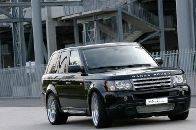 "Range Rover" irgi parodys hibridą