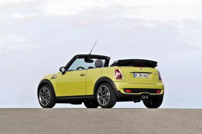 Startuoja naujas „MINI Cooper Cabrio"