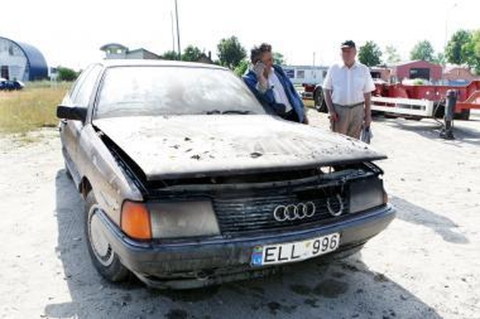 Klaipėdiečio "Audi" sudegė vos pajudėjusi