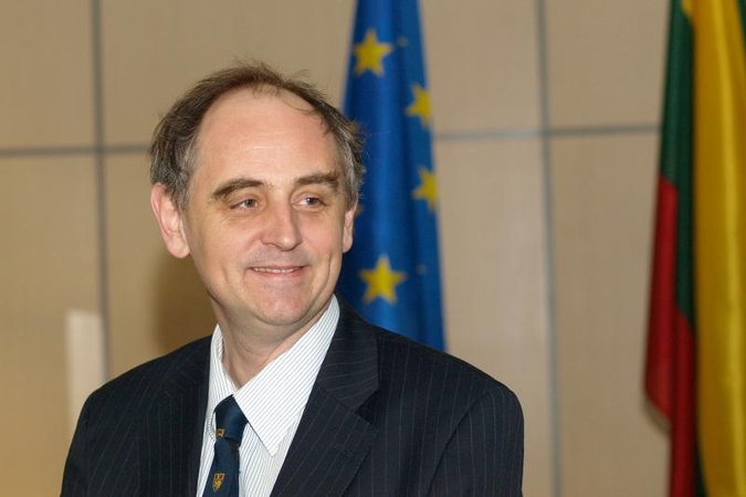 E.Lucasas: Lenkija ketina peržiūrėti Lenko kortos taisykles