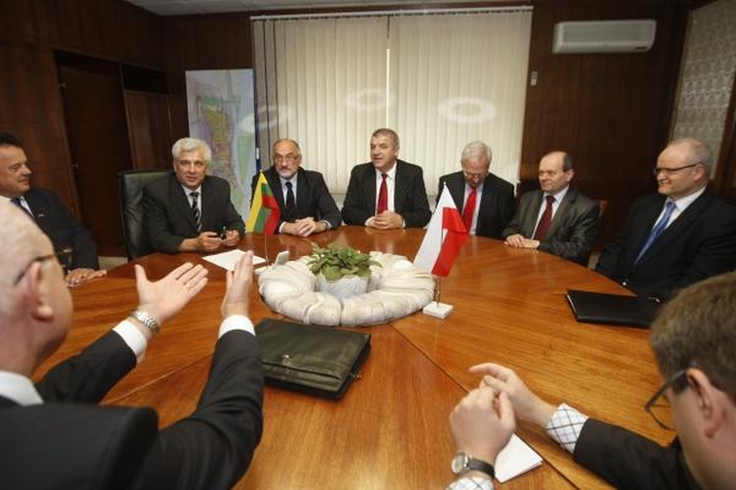 Lietuvos ir Lenkijos uostai sutarė bendradarbiauti (papildyta)