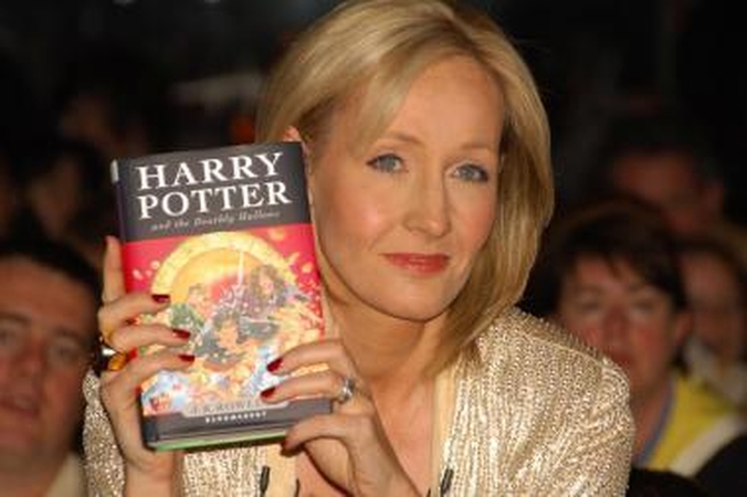 Rašytoją J.K.Rowling žurnalų redaktoriai pripažino įtakingiausia moterimi Britanijoje