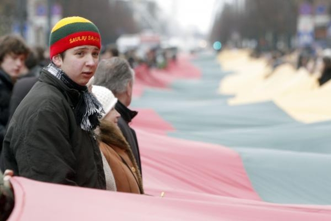 Valstybinės šventės džiugina tautinės atributikos gamintojus