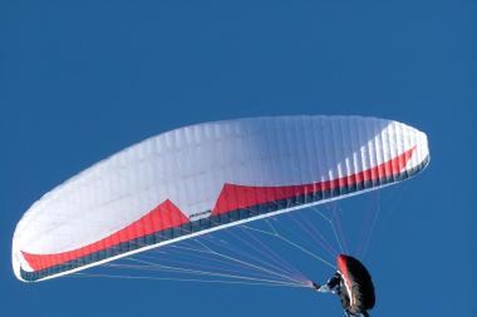 Geriausi pasaulio parasparnių pilotai varžysis ant Galvės ežero ledo