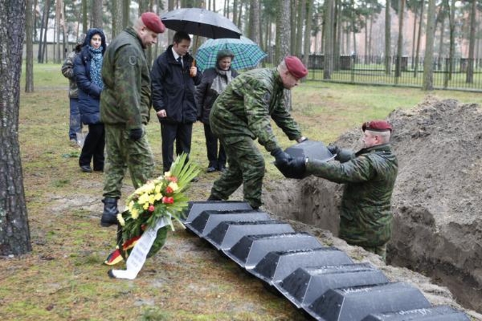 Vokiečių karių kapinėse perlaidoti karių palaikai 