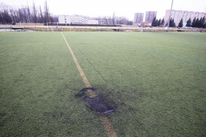 Mėginta padegti Klaipėdos futbolo mokyklos stadiono dangą