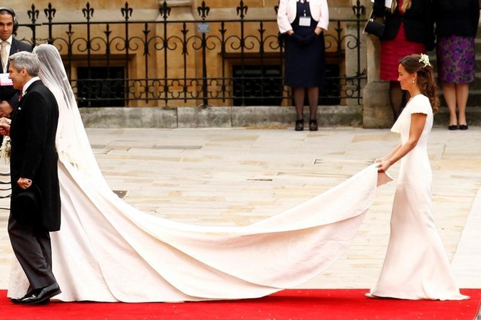 Pippos Middleton suknelė jau parduodama. Išryškinkite užpakaliuką
