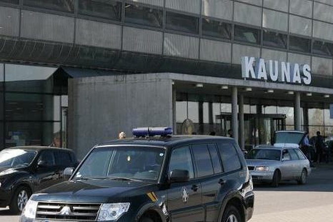 Parskrendant į Kauną girtam chuliganui išmušti dantys