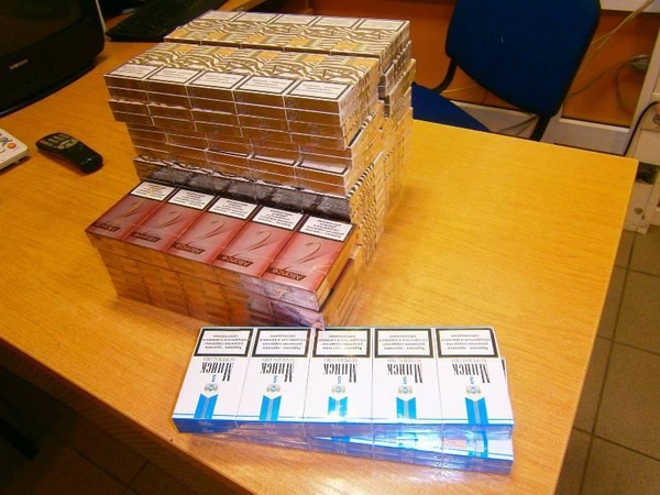 Baltarusiškos cigaretės slėptos traukinio tualeto lubose