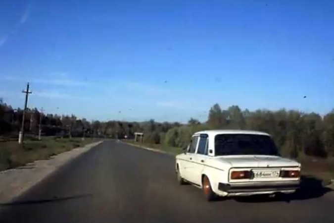 „Lada“: nesileido lenkiama, kitiems pakenkė ir galiausiai apvirto