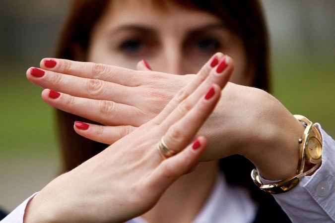 Kalbos negalią turintys žmonės pagalbos neprisišaukia 