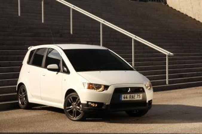 Debiutuoja naujasis „Mitsubishi Colt“
