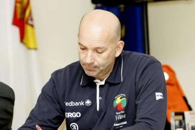 Iš „Tūkstantmečio odisėjos“ grįžta A.Burkšas