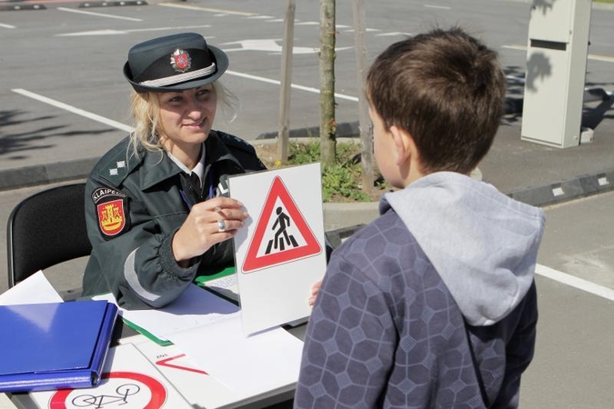 Vaikų globos namų auklėtiniams - šventė su policininkais 
