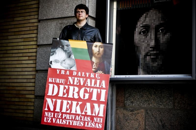 Kodėl R. Castellucci nesiteikė atsakyti į nepatogius klausimus?