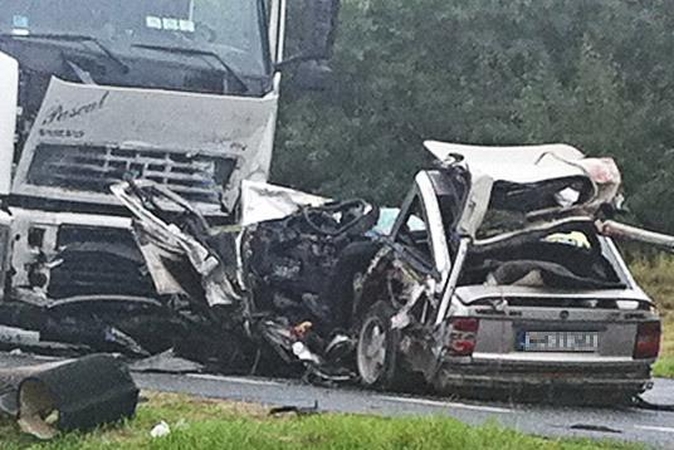 Lenkijos prokuratūra ieško tragišką avariją galėjusio sukelti vilkiko iš Lietuvos